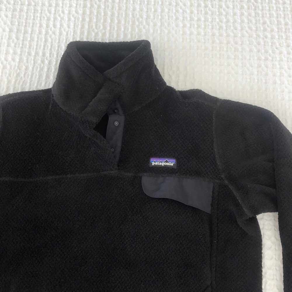 Black Patagonia pullover size medium